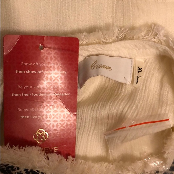 Evereve Flowy Cream Tank Top with Navy Trim - Picture 3 of 4